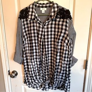Style & Co XL BLACK & WHITE SHIRT WITH EMBROIDERY